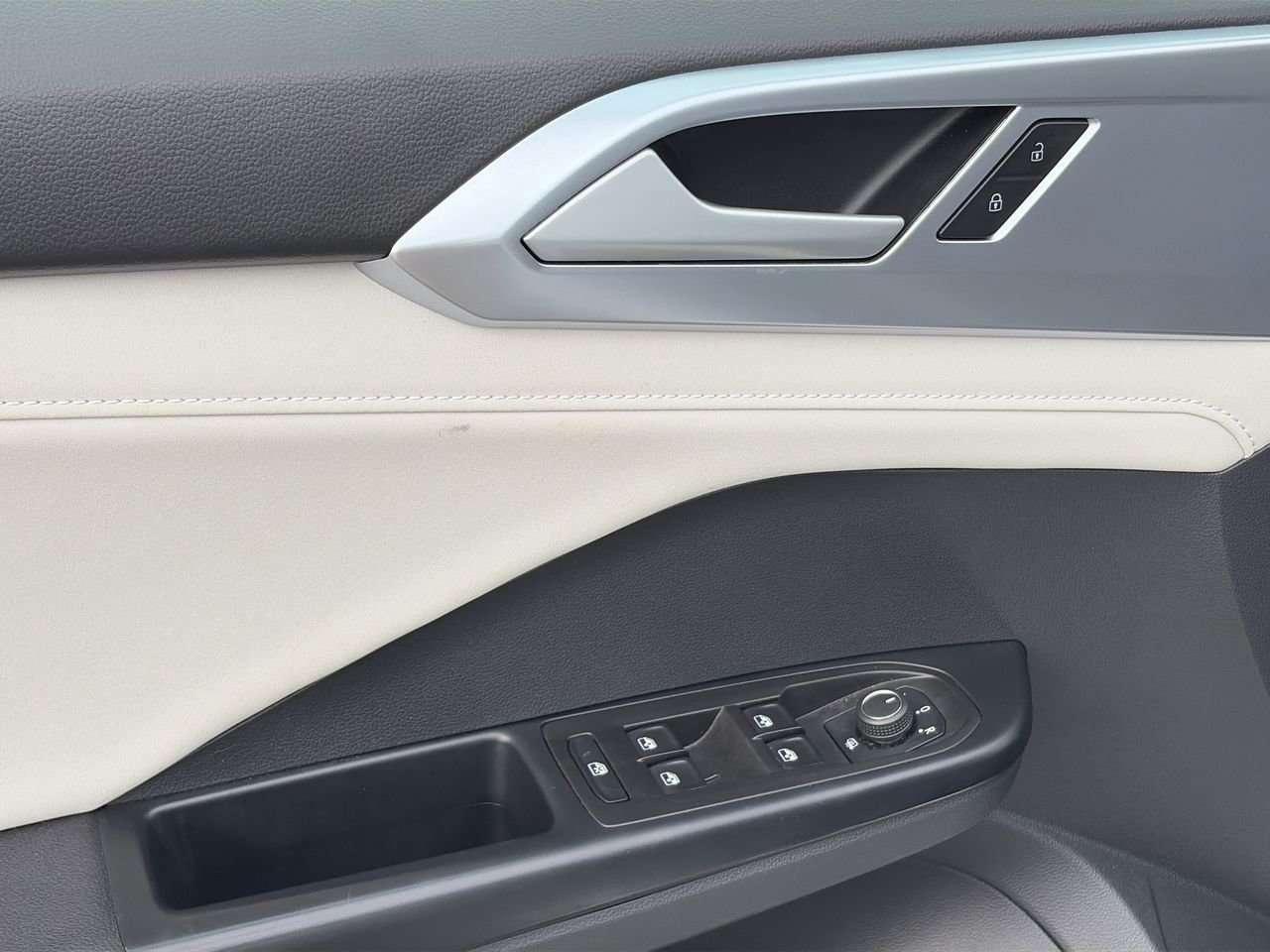2026 Volkswagen Taos Comfortline 4MOTION Remote Starter  Alloy Wheels  Rear Parking Aid  Apple/Android CarPlay Photo