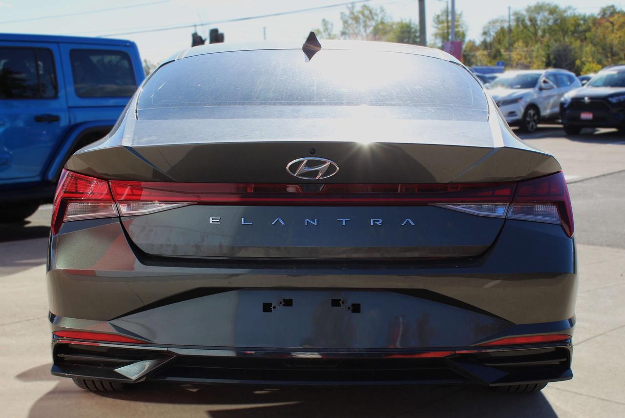 2023 Hyundai Elantra Luxury Photo