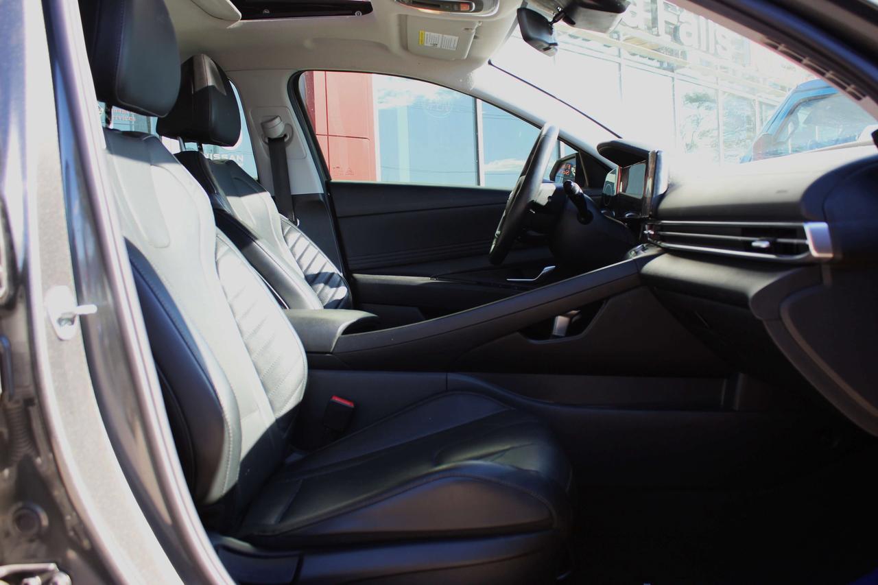 2023 Hyundai Elantra Luxury Photo