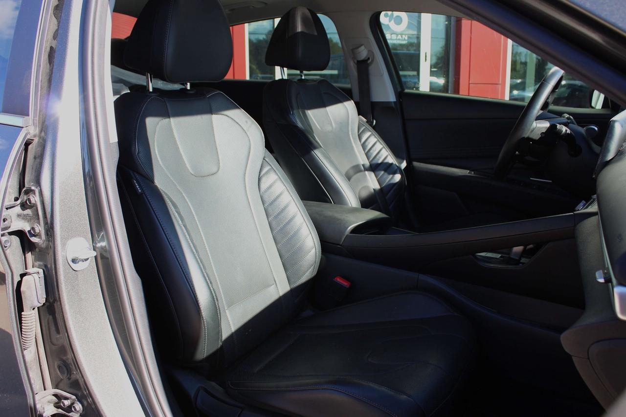 2023 Hyundai Elantra Luxury Photo