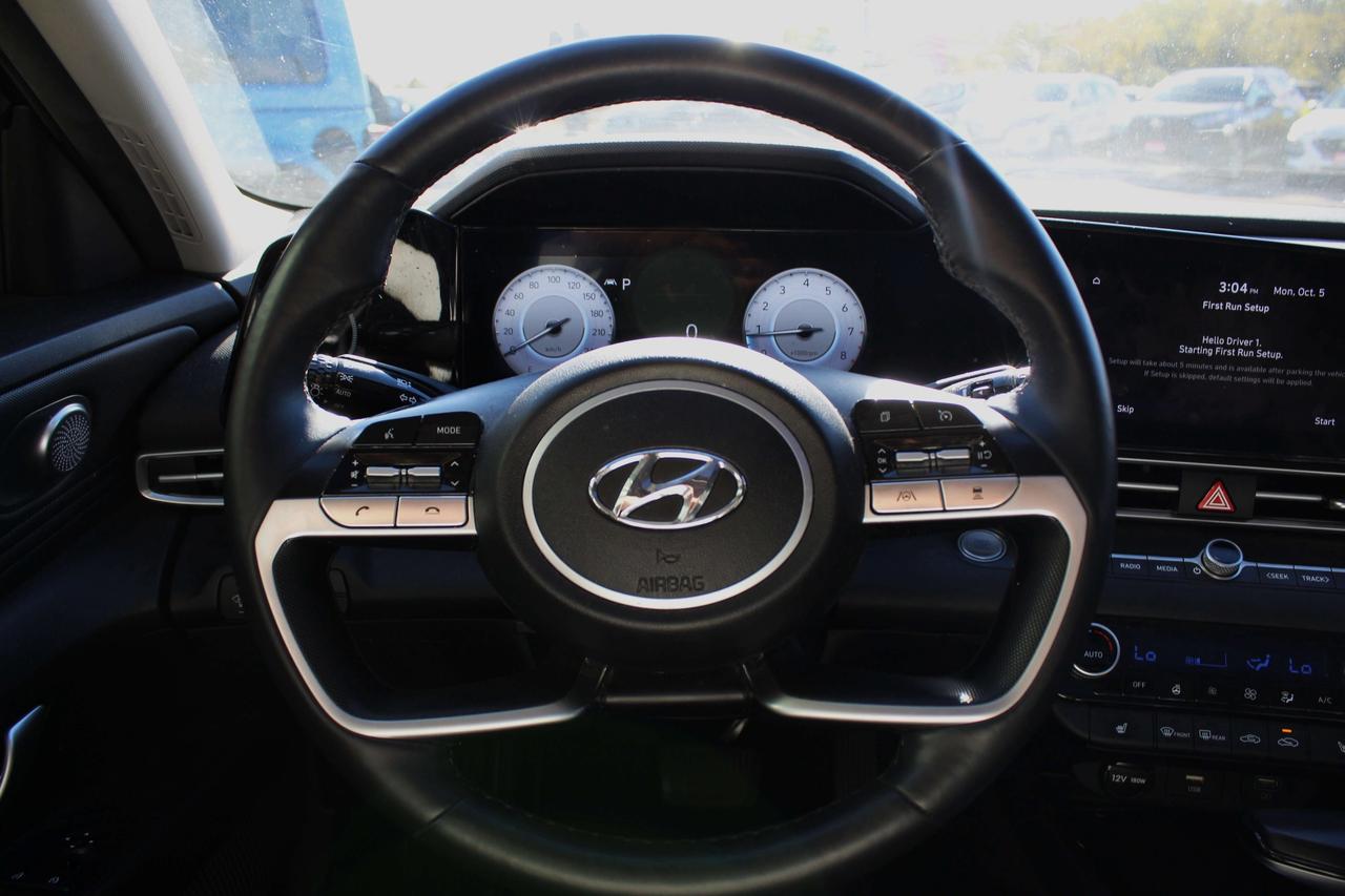 2023 Hyundai Elantra Luxury Photo