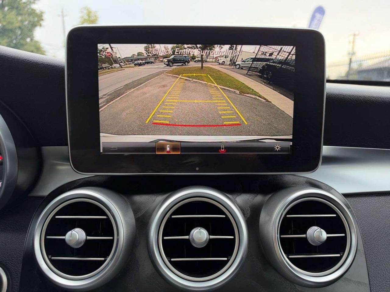 2019 Mercedes-Benz GLC GLC 300 4MATIC AMG PKG * DRIVER ASSIST / PANORAMIC ROOF / LED LIGHTS Photo