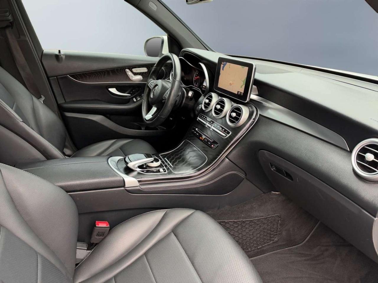 2019 Mercedes-Benz GLC GLC 300 4MATIC AMG PKG * DRIVER ASSIST / PANORAMIC ROOF / LED LIGHTS Photo