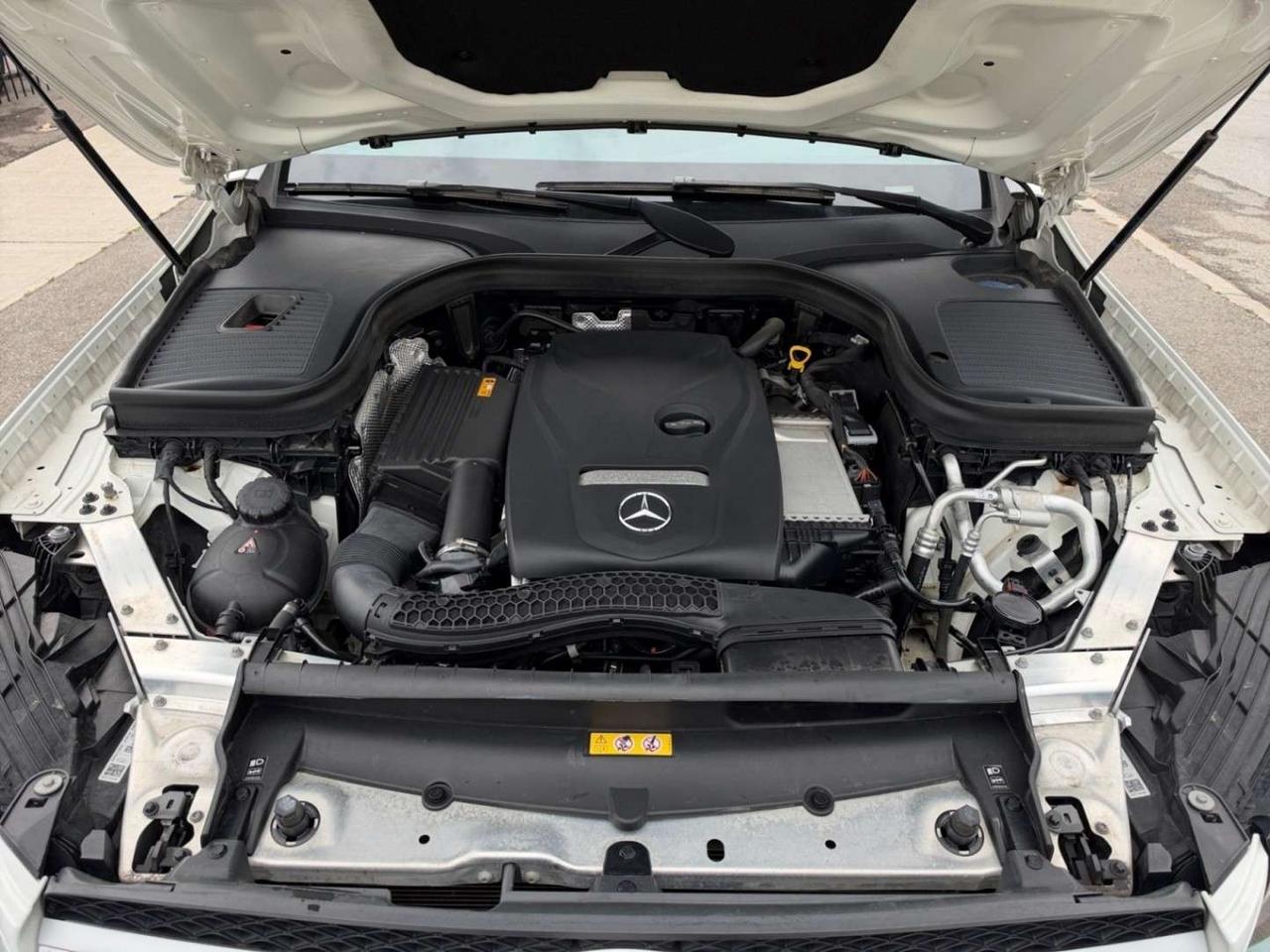 2019 Mercedes-Benz GLC GLC 300 4MATIC AMG PKG * DRIVER ASSIST / PANORAMIC ROOF / LED LIGHTS Photo