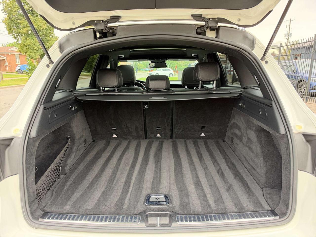 2019 Mercedes-Benz GLC GLC 300 4MATIC AMG PKG * DRIVER ASSIST / PANORAMIC ROOF / LED LIGHTS Photo