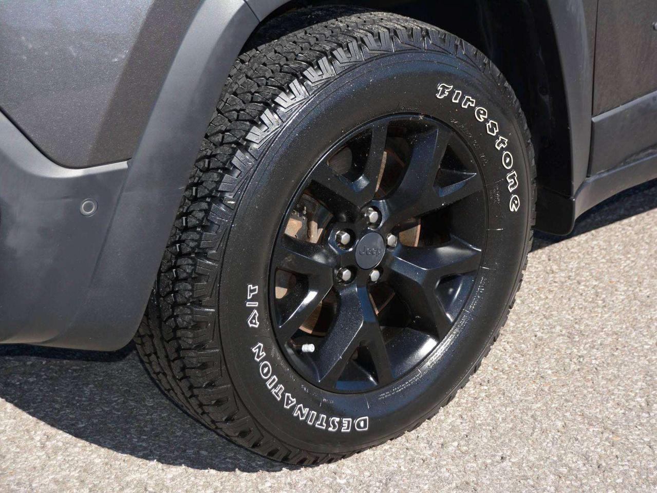 2017 Jeep Cherokee Trailhawk Photo