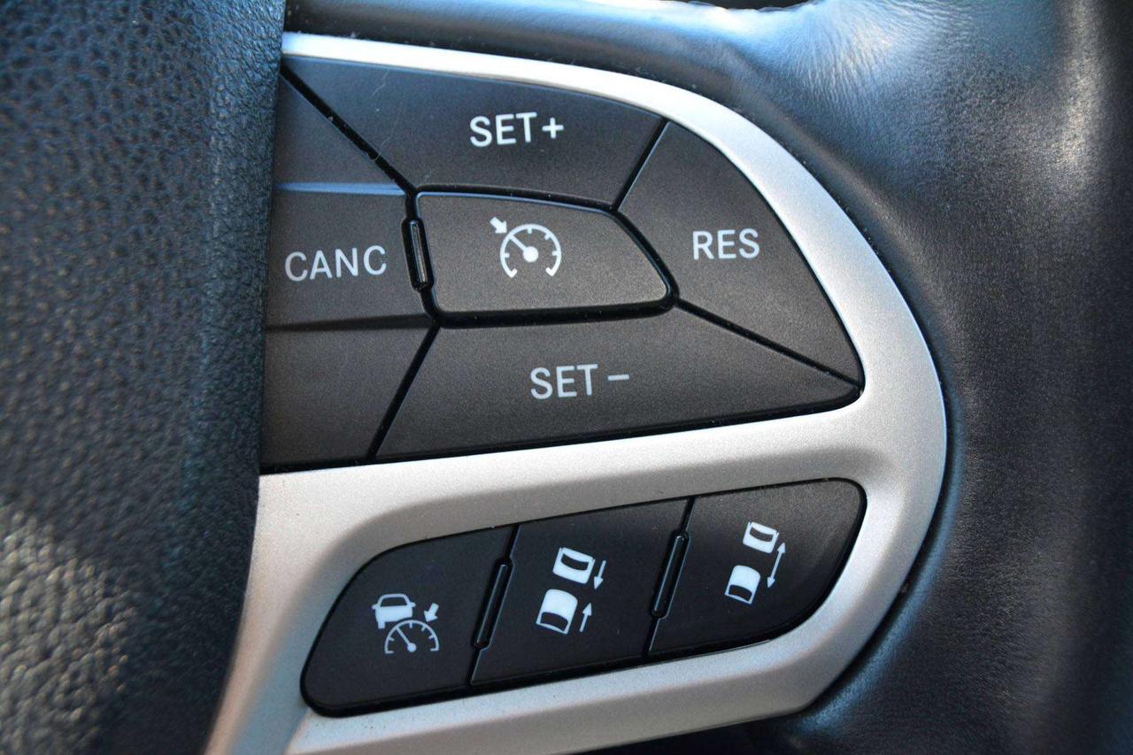 2017 Jeep Cherokee Trailhawk Photo