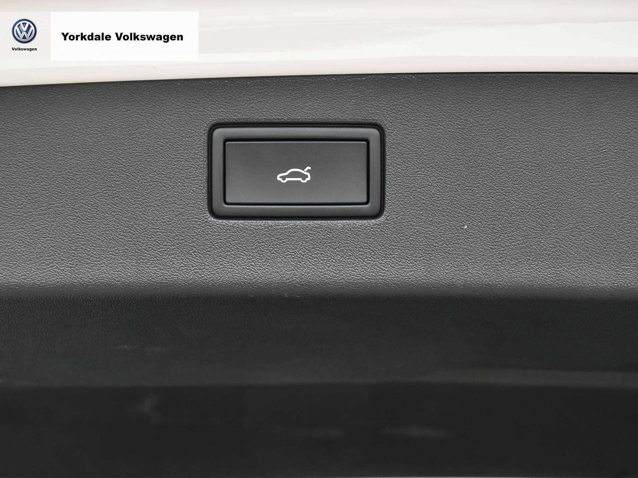 2026 Volkswagen Tiguan Comfortline R-Line Black Photo
