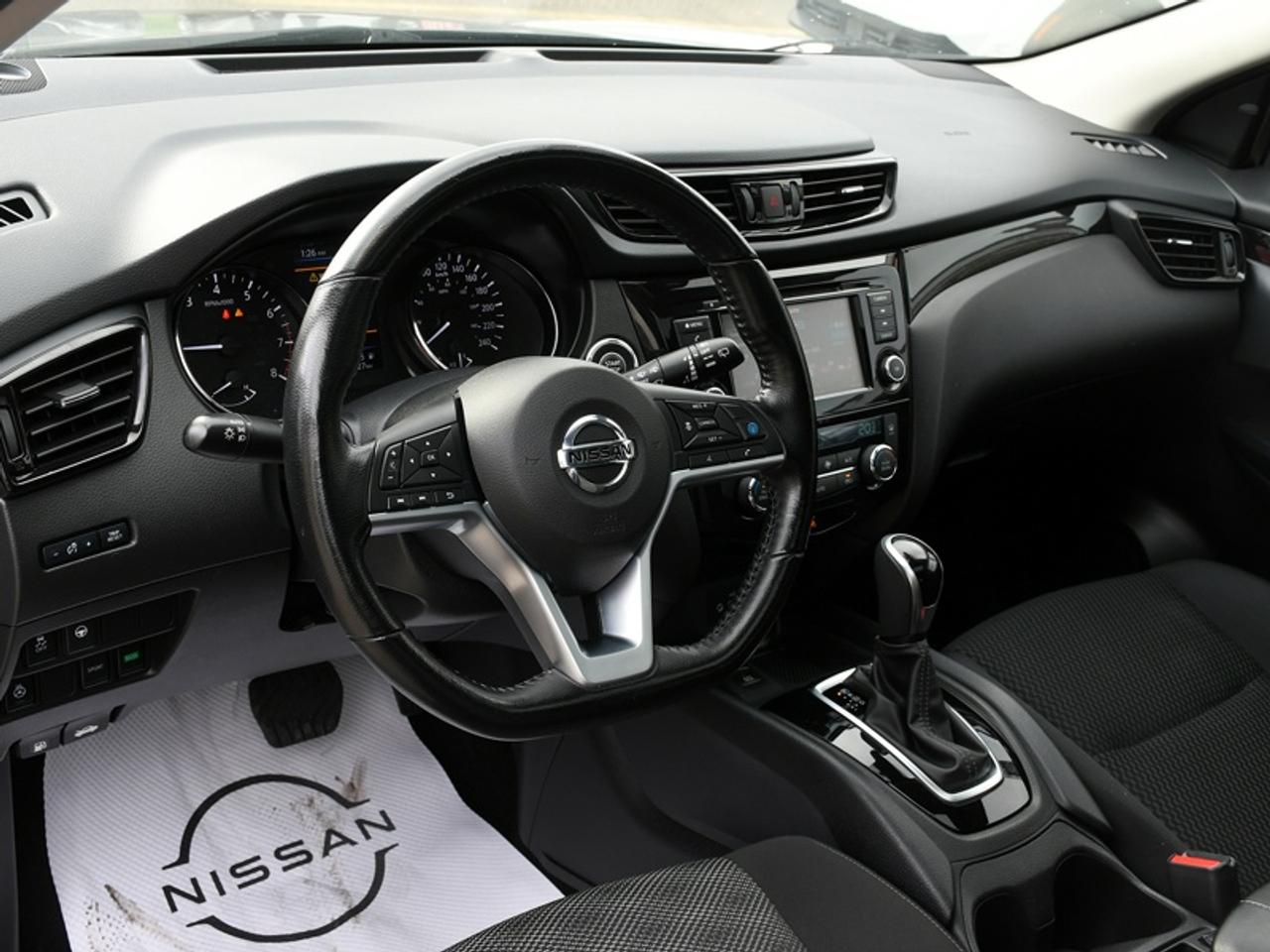 2022 Nissan Qashqai SV   Roof   Adaptive Cruise   CarPlay   Android Auto   Alloys Photo