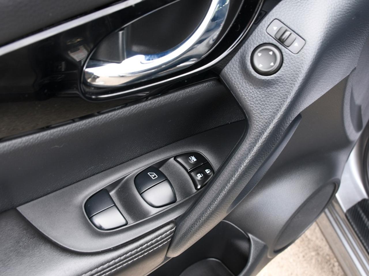 2022 Nissan Qashqai SV   Roof   Adaptive Cruise   CarPlay   Android Auto   Alloys Photo