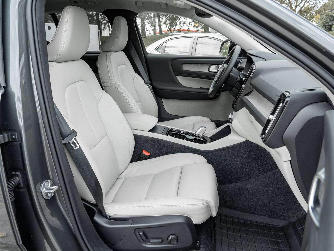 2026 Volvo XC40 PLUS^20"Alloy Wheels^Volvo CPO Rate fr 2.99%* Photo