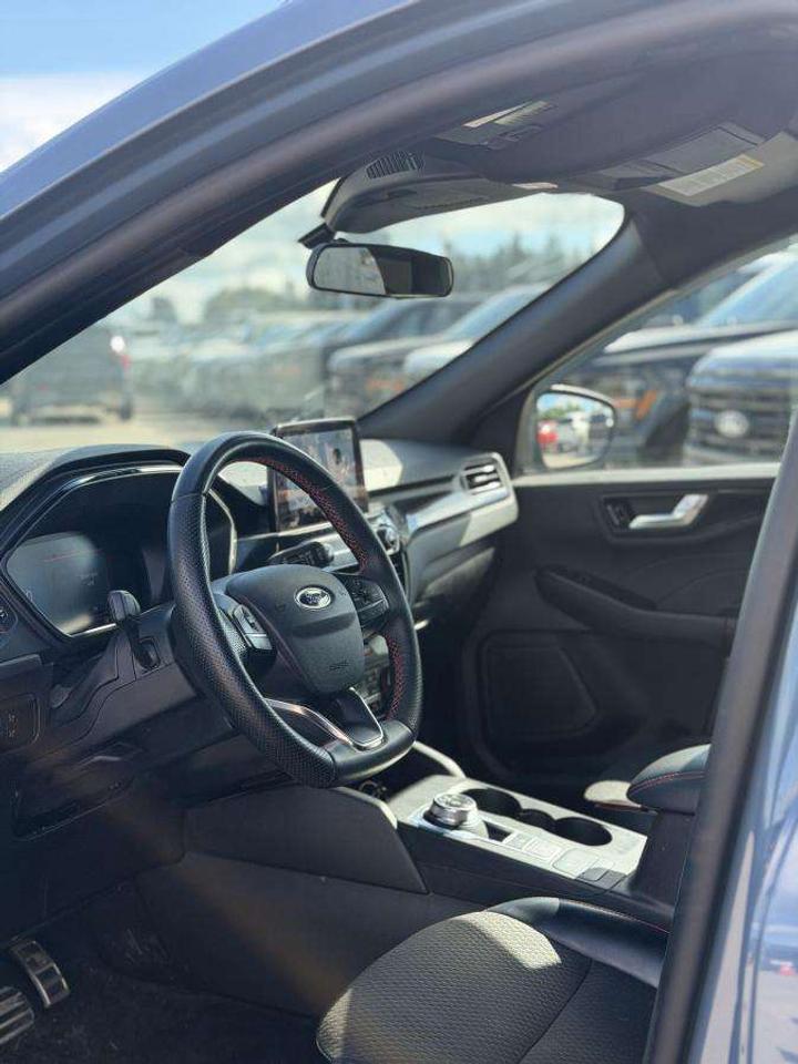 2024 Ford Escape ST-LINE AWD   HYBRID   NO ACCIDENTS   CPO ELIGIBLE Photo