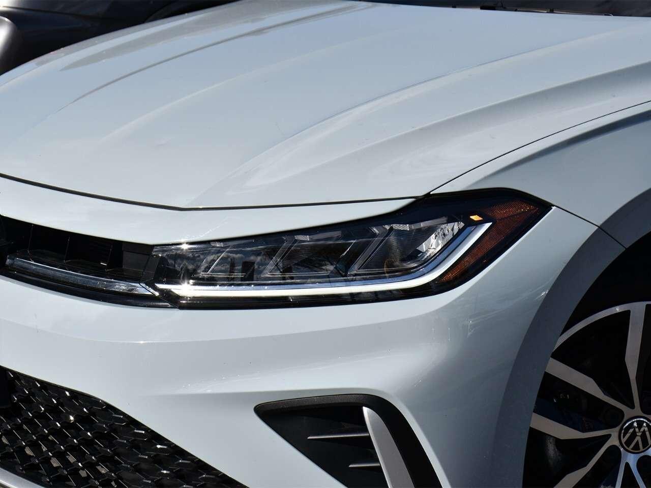 2025 Volkswagen Jetta LOW KMS, REARVIEW MONITOR, APPLE CARPLAY Photo3