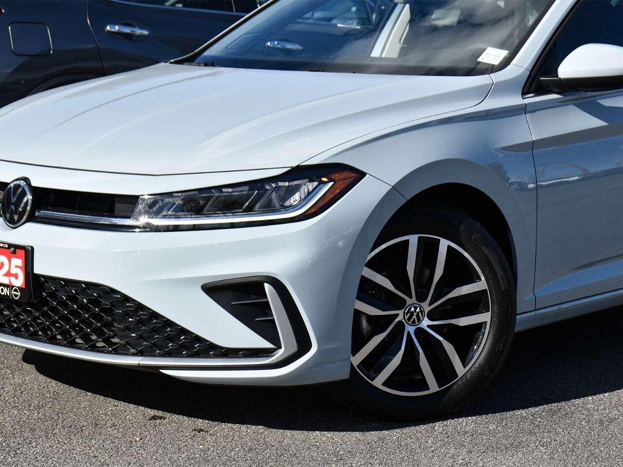 2025 Volkswagen Jetta LOW KMS, REARVIEW MONITOR, APPLE CARPLAY Photo2
