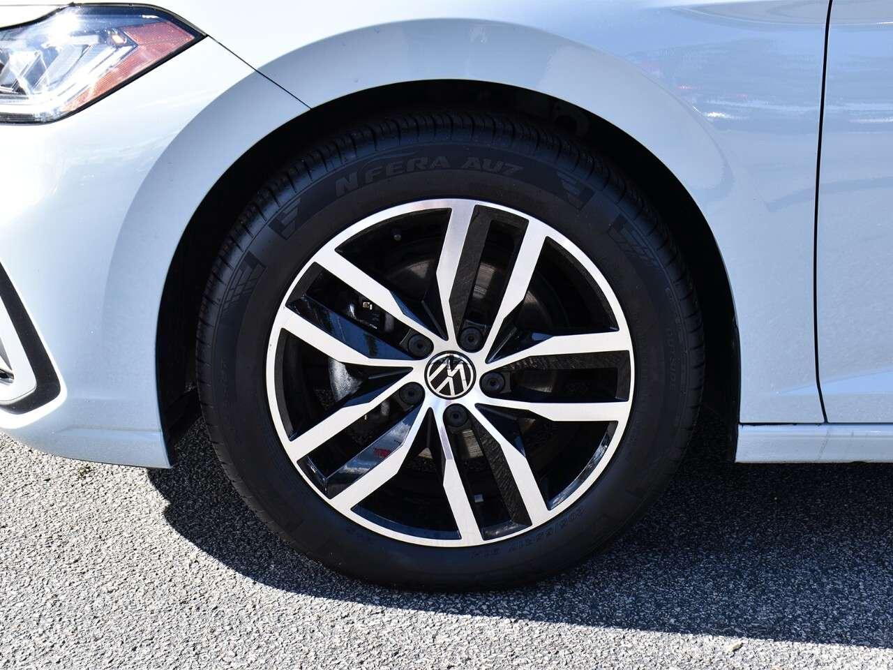 2025 Volkswagen Jetta LOW KMS, REARVIEW MONITOR, APPLE CARPLAY Photo
