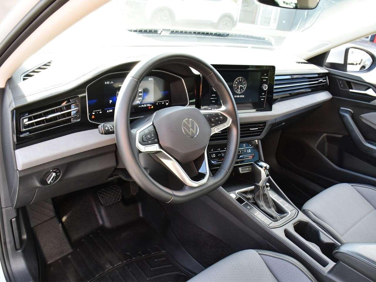 2025 Volkswagen Jetta LOW KMS, REARVIEW MONITOR, APPLE CARPLAY Photo