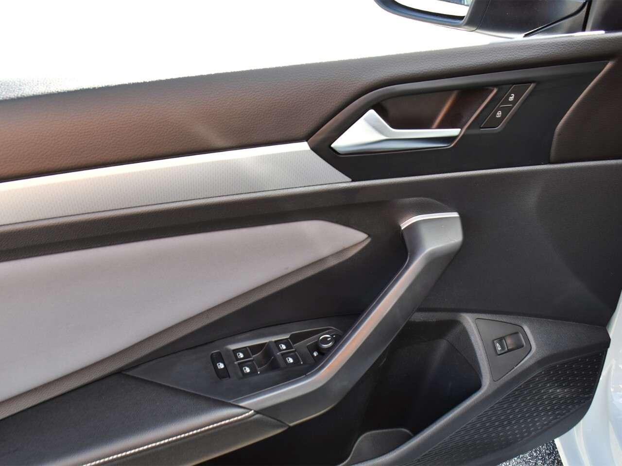 2025 Volkswagen Jetta LOW KMS, REARVIEW MONITOR, APPLE CARPLAY Photo