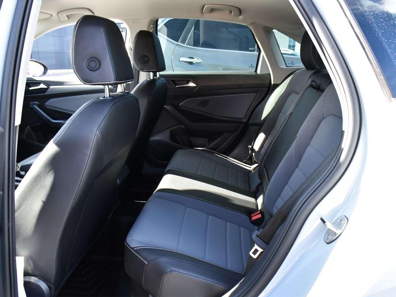 2025 Volkswagen Jetta LOW KMS, REARVIEW MONITOR, APPLE CARPLAY Photo