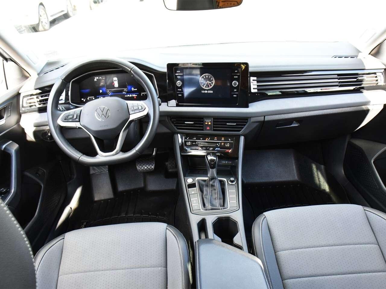 2025 Volkswagen Jetta LOW KMS, REARVIEW MONITOR, APPLE CARPLAY Photo