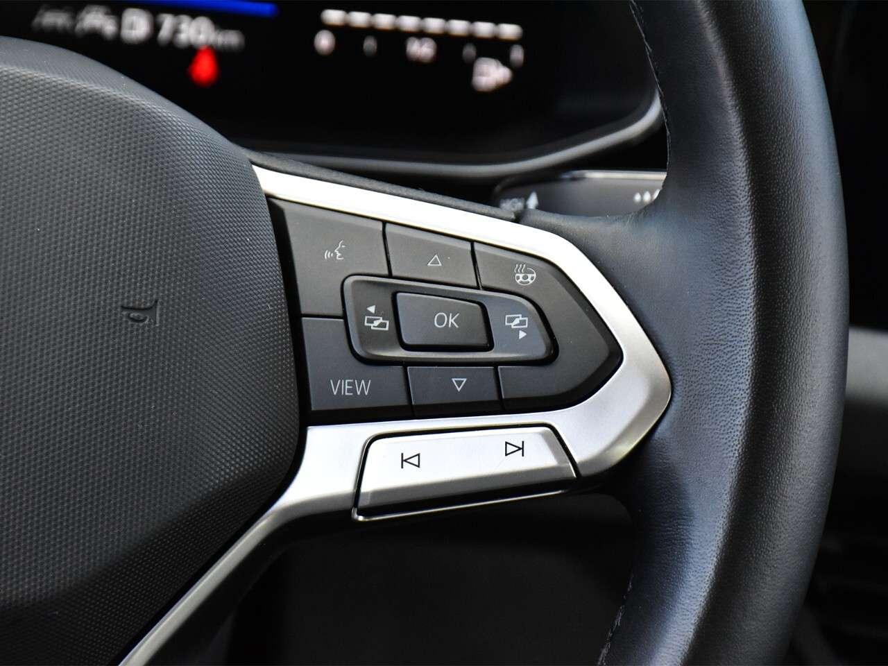 2025 Volkswagen Jetta LOW KMS, REARVIEW MONITOR, APPLE CARPLAY Photo