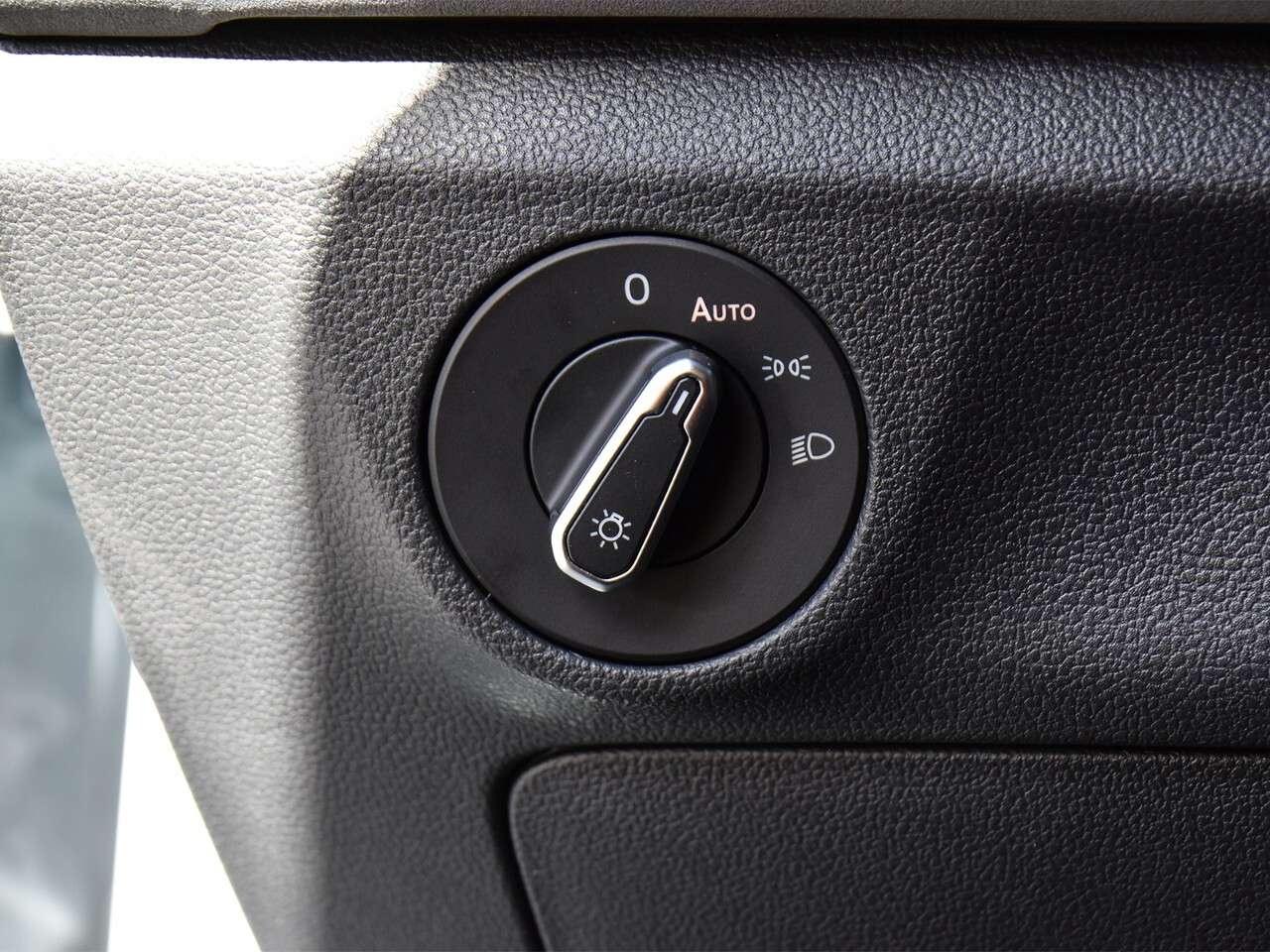 2025 Volkswagen Jetta LOW KMS, REARVIEW MONITOR, APPLE CARPLAY Photo