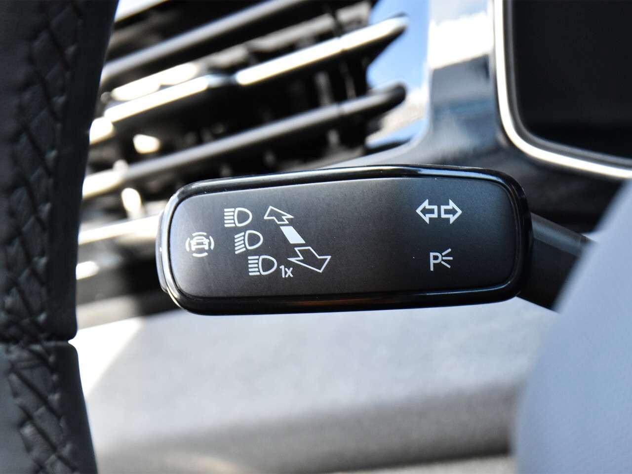 2025 Volkswagen Jetta LOW KMS, REARVIEW MONITOR, APPLE CARPLAY Photo