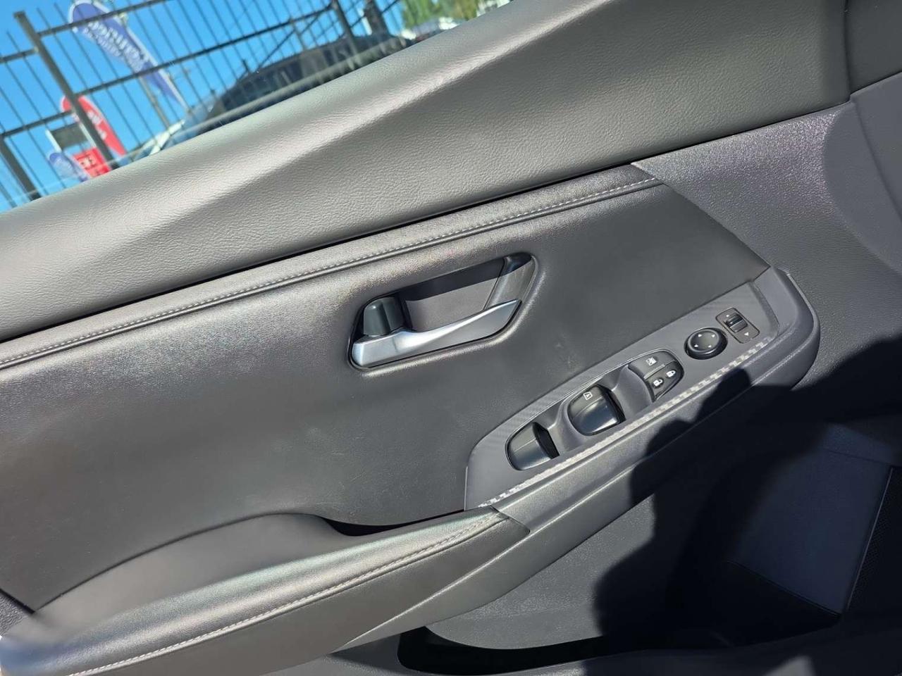 2023 Nissan Sentra SV with SUNROOF * 1 OWNER / DRIVER ASSIST / CARPLAY / CAMERA / PARK Photo