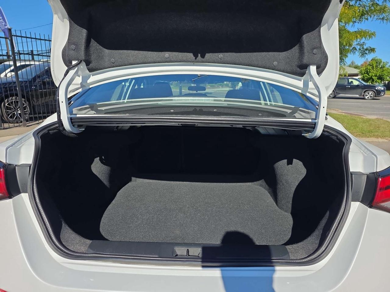 2023 Nissan Sentra SV with SUNROOF * 1 OWNER / DRIVER ASSIST / CARPLAY / CAMERA / PARK Photo