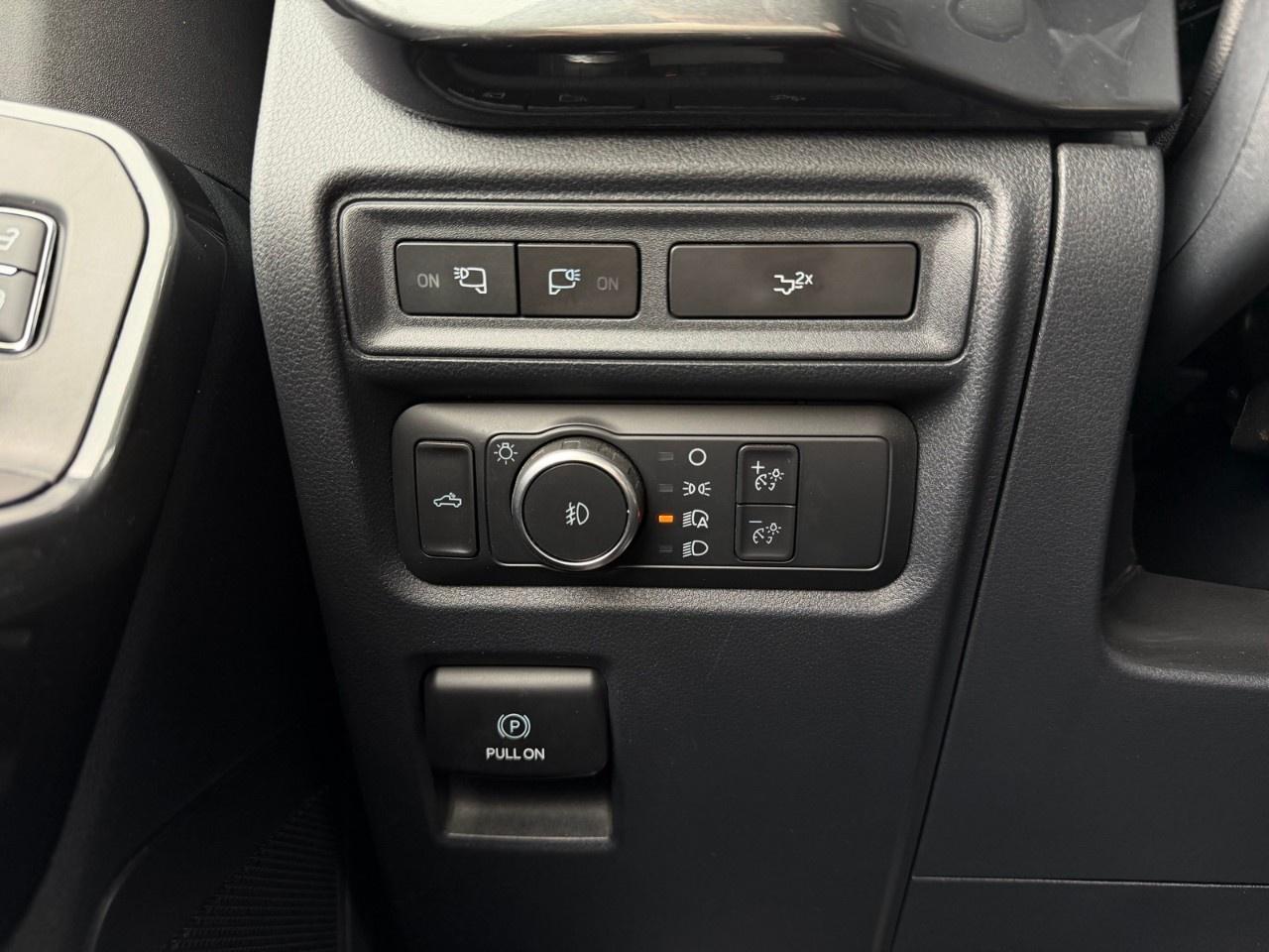2022 Ford F-150 XLT 4WD SuperCrew 5.5' Box Photo