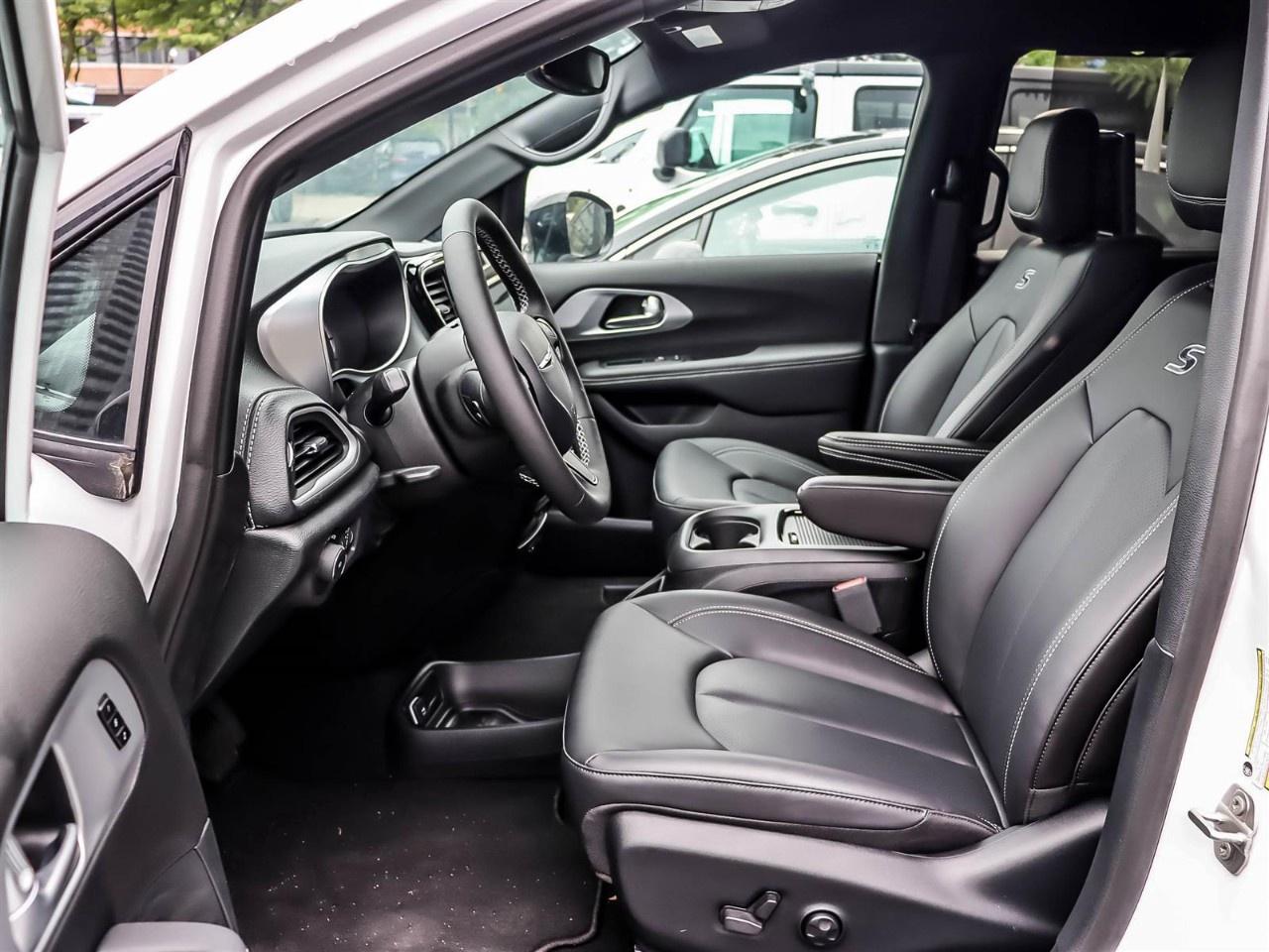 2024 Chrysler Pacifica Hybrid S Appearance 2WD Photo