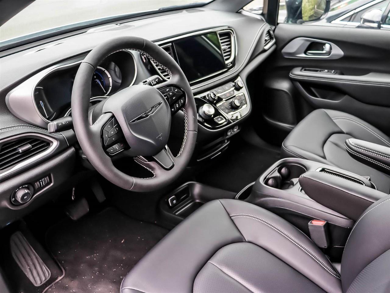 2024 Chrysler Pacifica Hybrid S Appearance 2WD Photo
