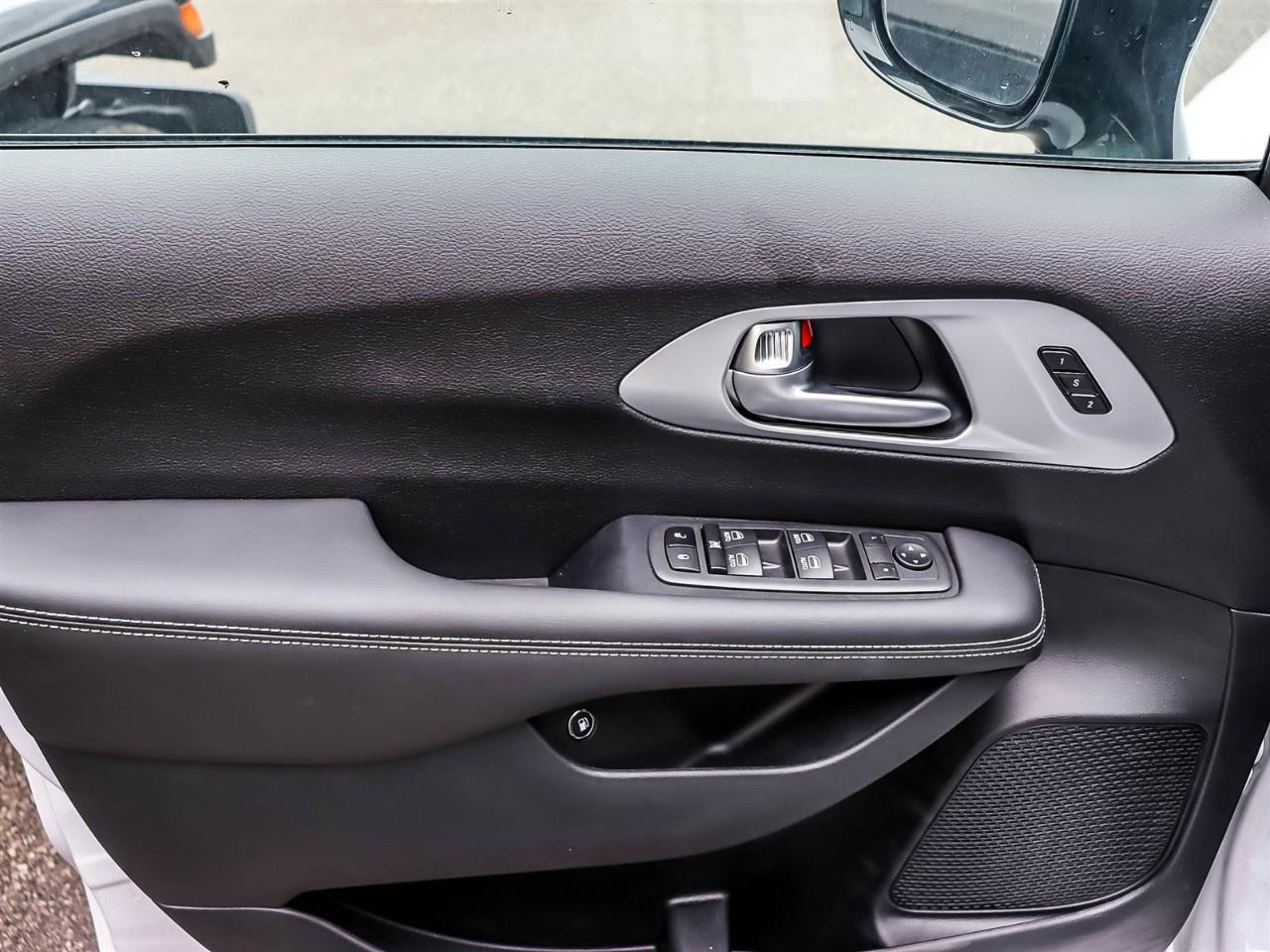 2024 Chrysler Pacifica Hybrid S Appearance 2WD Photo