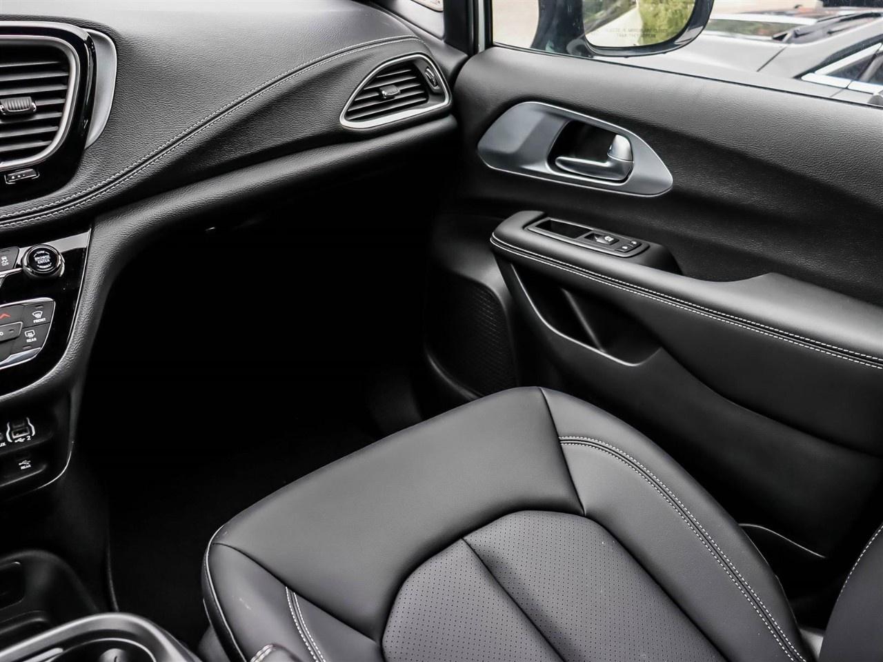 2024 Chrysler Pacifica Hybrid S Appearance 2WD Photo