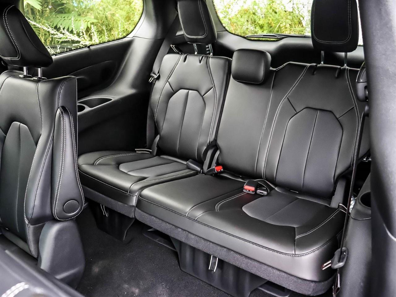 2024 Chrysler Pacifica Hybrid S Appearance 2WD Photo