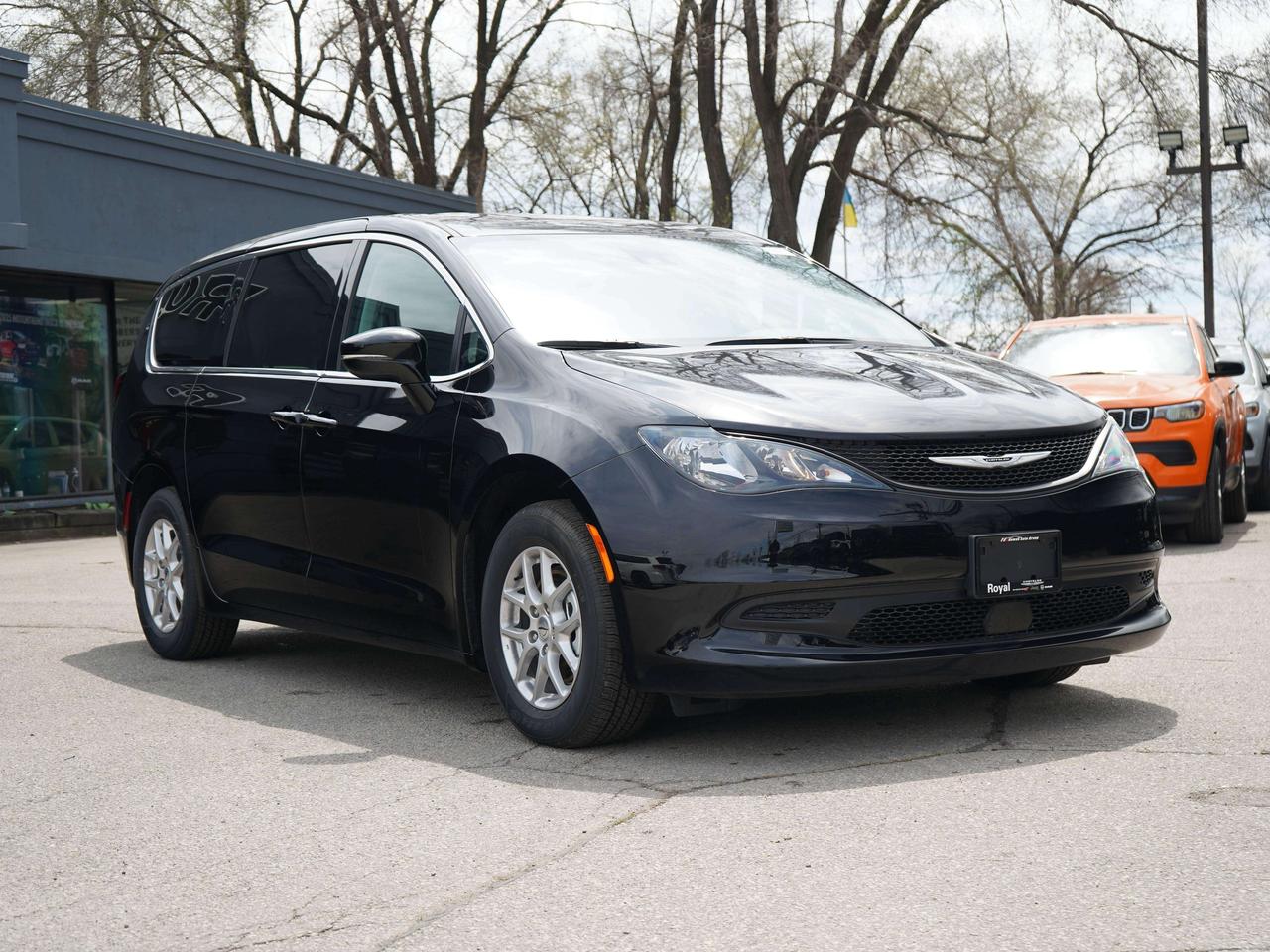 2024 Chrysler Grand Caravan SXT Photo