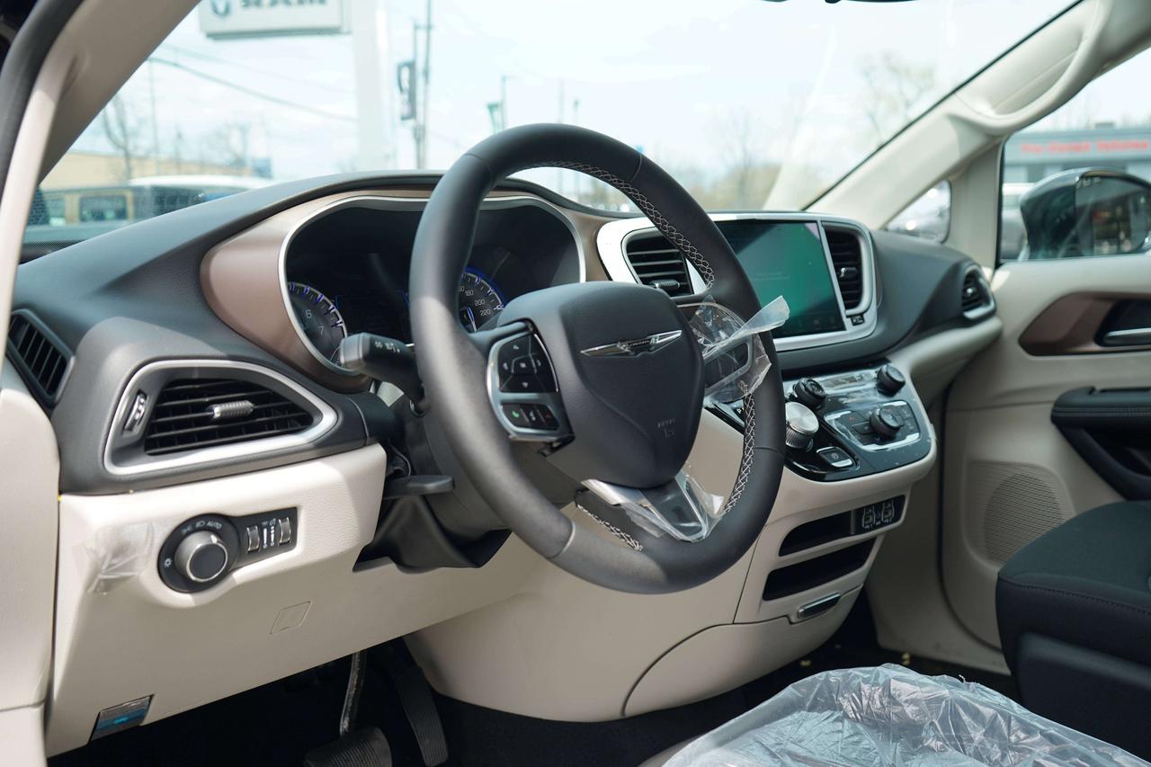 2024 Chrysler Grand Caravan SXT Photo