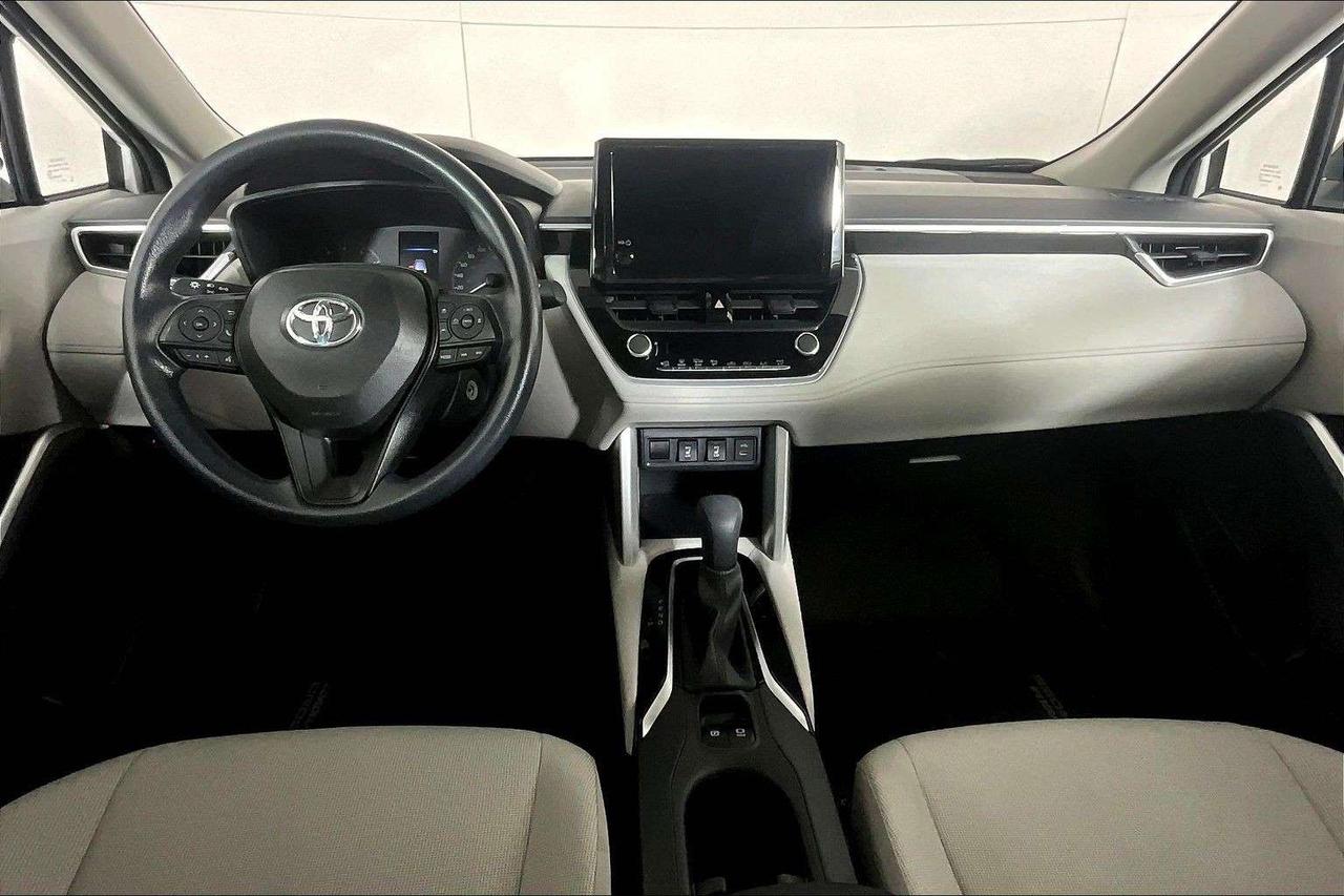 2024 Toyota Corolla Cross L FWD Photo