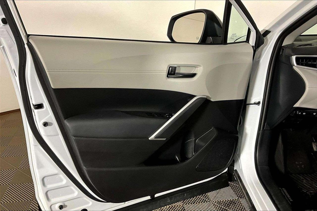 2024 Toyota Corolla Cross L FWD Photo