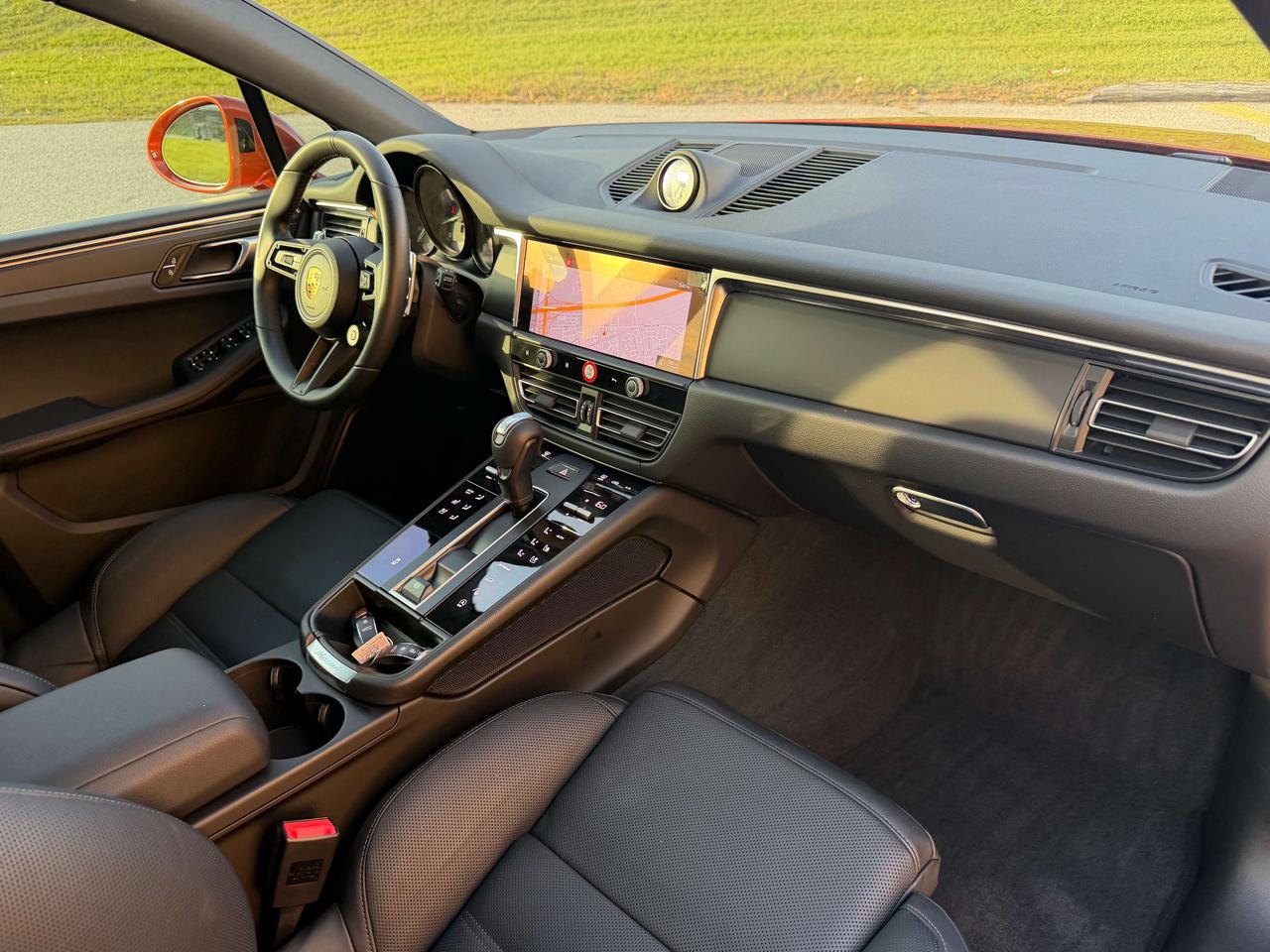 2024 Porsche Macan 2.0 Premium Plus 360 Camera 1 Owner Clean carfax Photo
