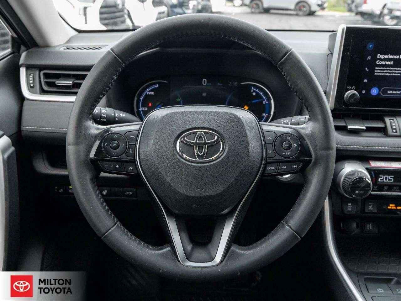 2025 Toyota RAV4 XLE PREMIUM LEATHER SEATING SUNROOF CARPLAY ONE OWNER TCUV XLE Photo
