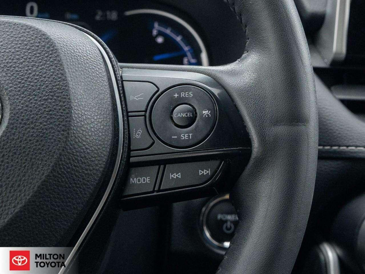 2025 Toyota RAV4 XLE PREMIUM LEATHER SEATING SUNROOF CARPLAY ONE OWNER TCUV XLE Photo
