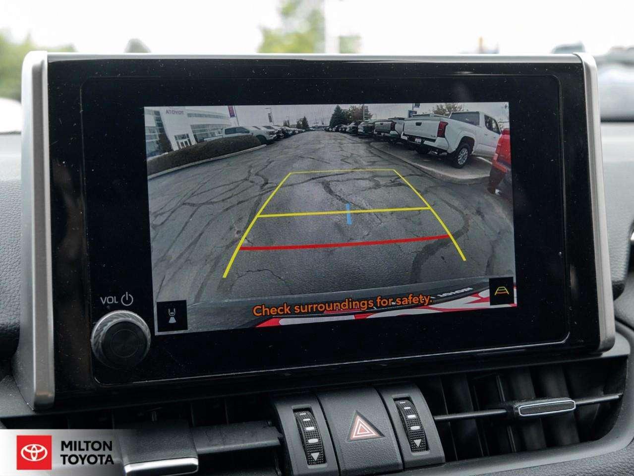 2025 Toyota RAV4 XLE PREMIUM LEATHER SEATING SUNROOF CARPLAY ONE OWNER TCUV XLE Photo