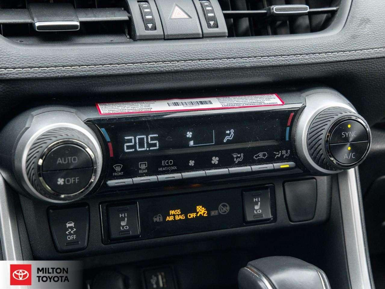 2025 Toyota RAV4 XLE PREMIUM LEATHER SEATING SUNROOF CARPLAY ONE OWNER TCUV XLE Photo
