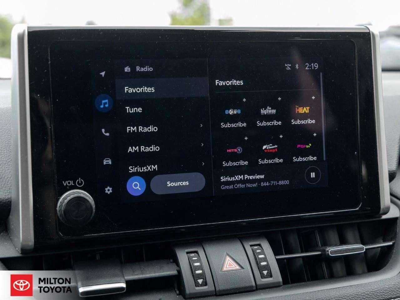 2025 Toyota RAV4 XLE PREMIUM LEATHER SEATING SUNROOF CARPLAY ONE OWNER TCUV XLE Photo