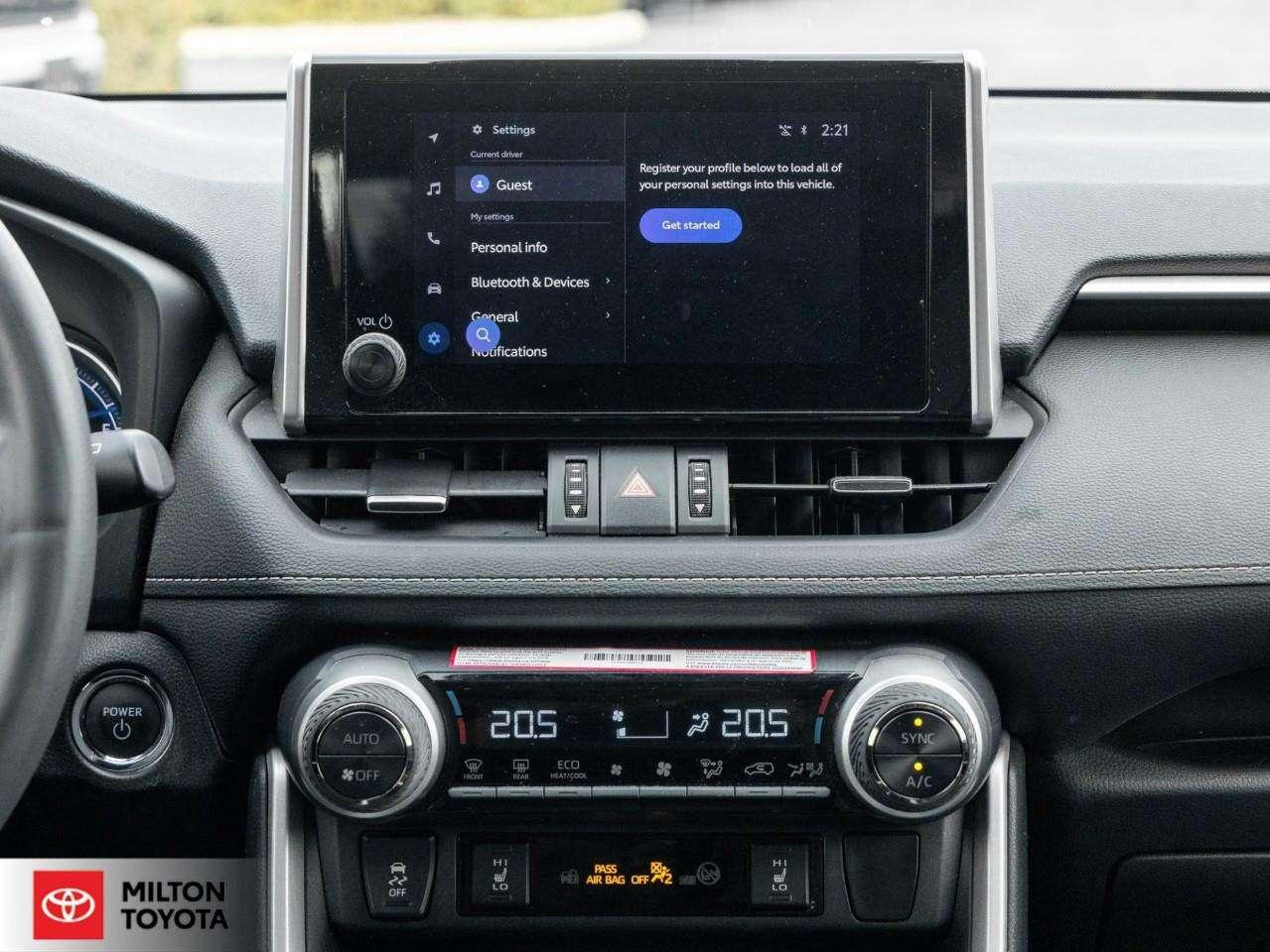 2025 Toyota RAV4 XLE PREMIUM LEATHER SEATING SUNROOF CARPLAY ONE OWNER TCUV XLE Photo