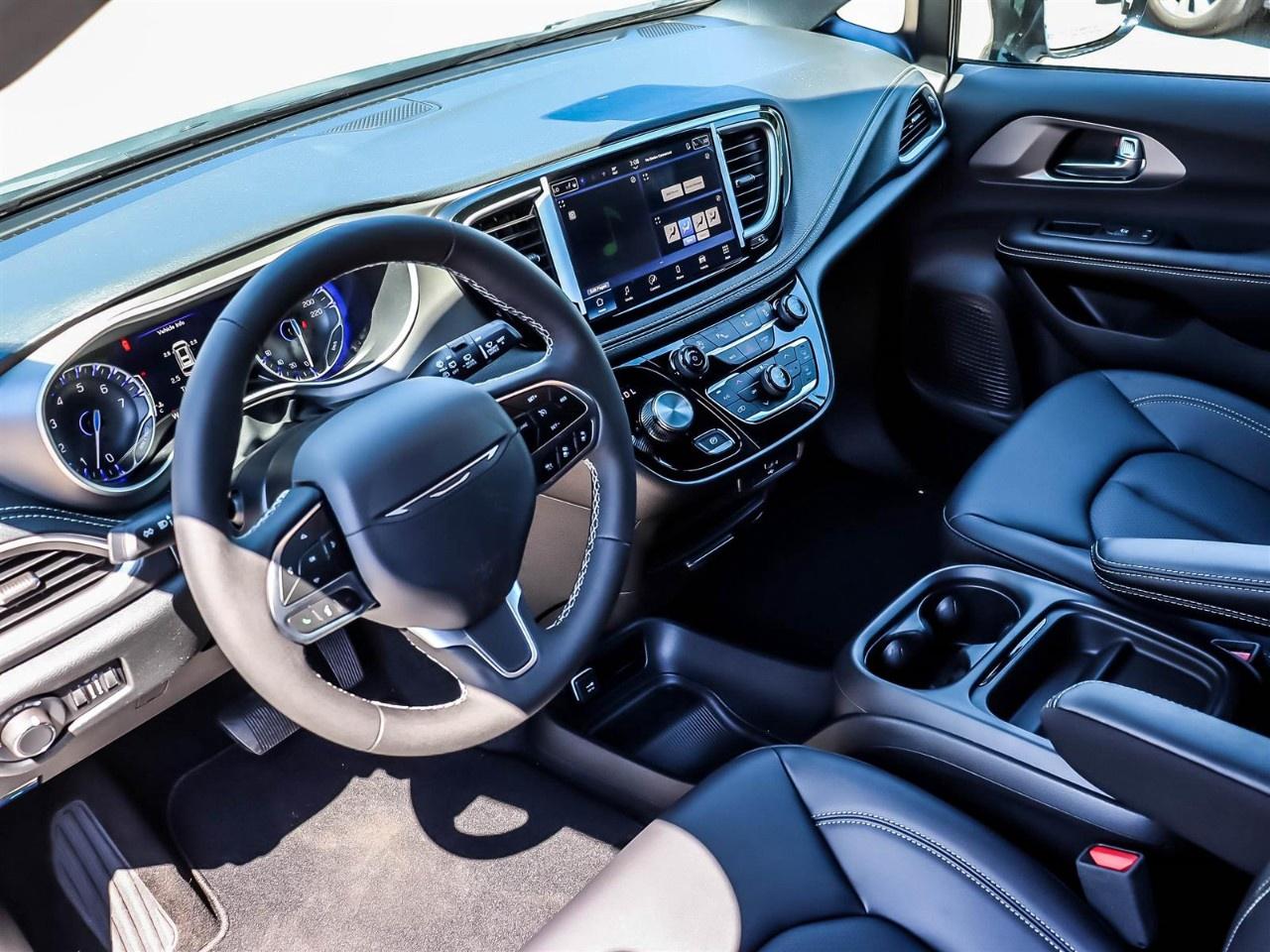 2027 Chrysler Pacifica Select FWD Photo