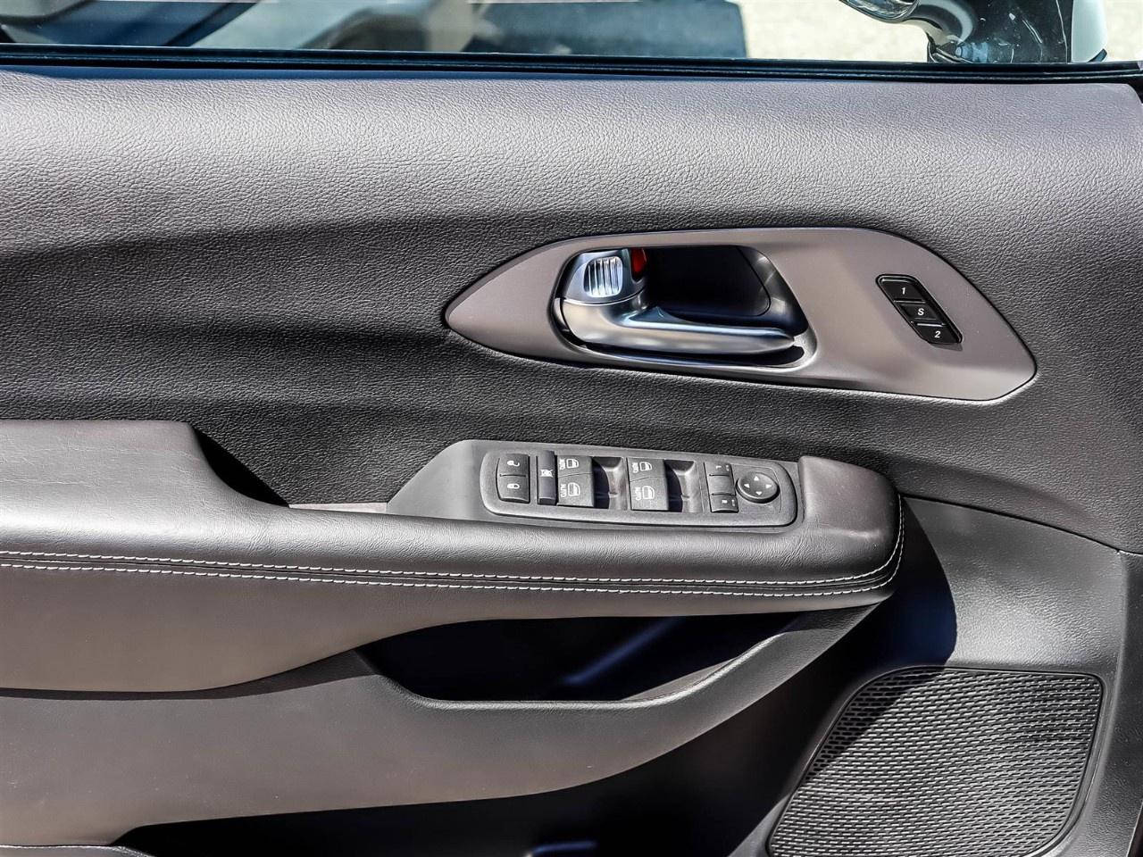 2027 Chrysler Pacifica Select FWD Photo