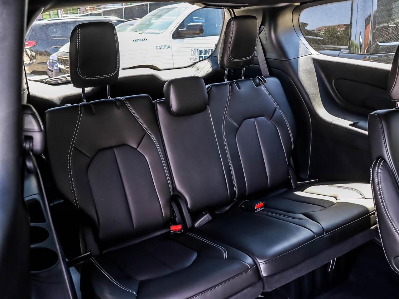 2027 Chrysler Pacifica Select FWD Photo