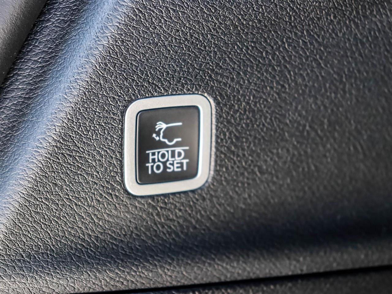 2027 Chrysler Pacifica Select FWD Photo