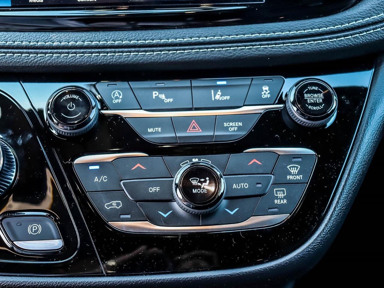 2027 Chrysler Pacifica Select FWD Photo